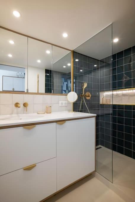 Bel Appartement D'Architecte Au Coeur De Париж Екстериор снимка