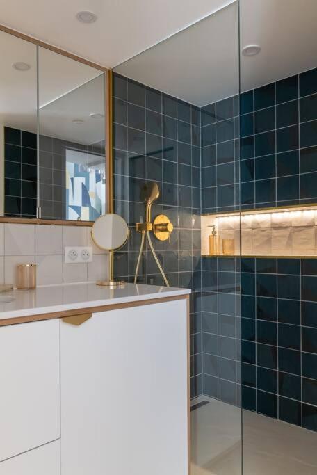 Bel Appartement D'Architecte Au Coeur De Париж Екстериор снимка