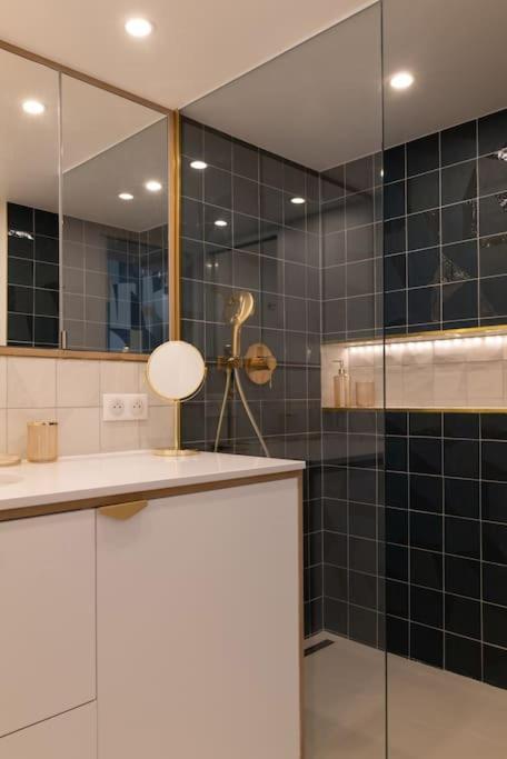Bel Appartement D'Architecte Au Coeur De Париж Екстериор снимка