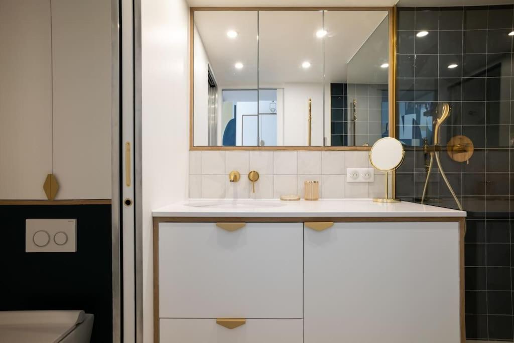 Bel Appartement D'Architecte Au Coeur De Париж Екстериор снимка