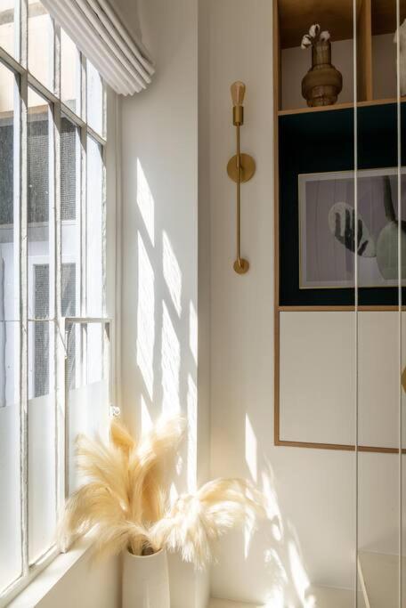 Bel Appartement D'Architecte Au Coeur De Париж Екстериор снимка